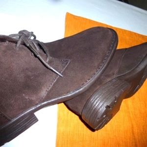 born genuine leather mens ankle boot suede NWOB 8